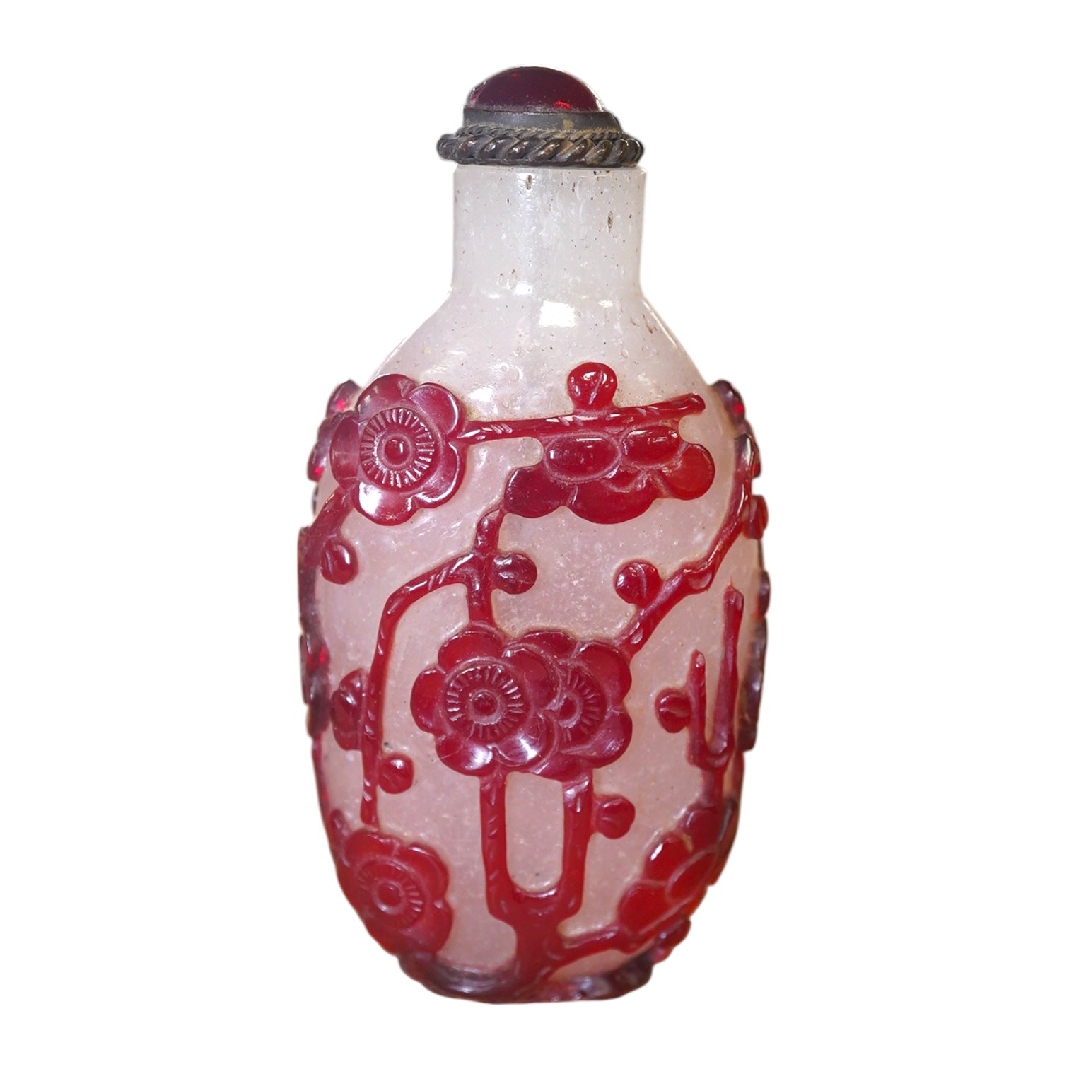 A Chinese cameo carved red overlaid on white snowflake ground snuff bottle and stopper, 19th century, 8cm high. Condition - small splinter chip to base, otherwise good